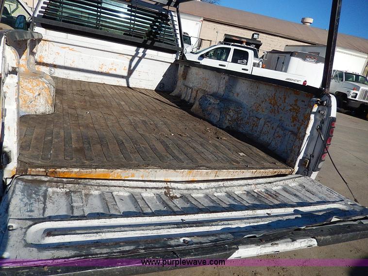 image for item H1279 2001 Ford F250 Super Duty Crew Cab pickup truck