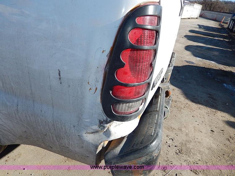 image for item H1279 2001 Ford F250 Super Duty Crew Cab pickup truck