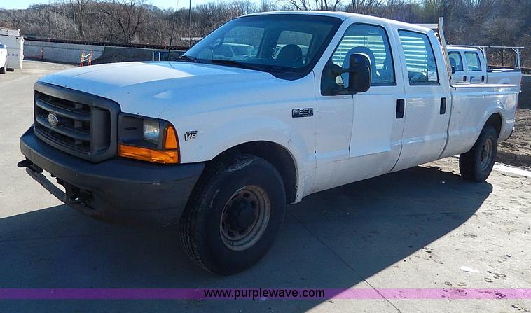 image for item H1280 2000 Ford F250 Super Duty Crew Cab pickup truck