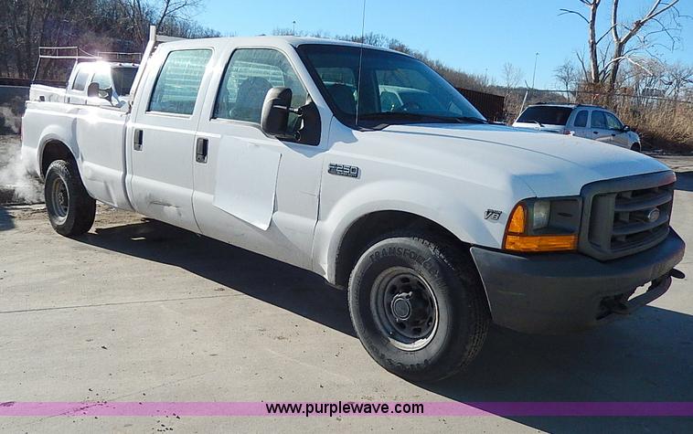 image for item H1280 2000 Ford F250 Super Duty Crew Cab pickup truck