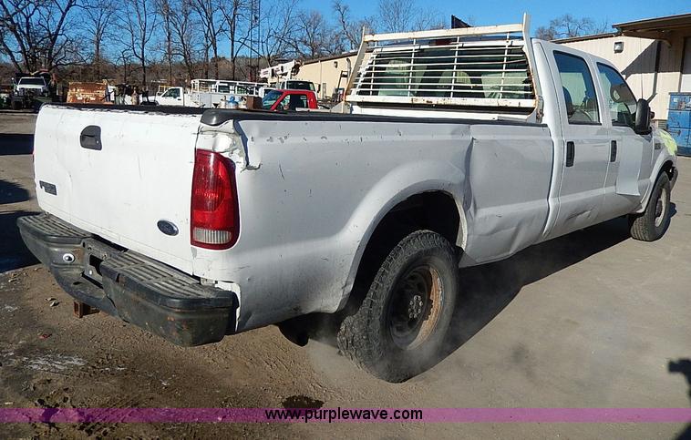 image for item H1280 2000 Ford F250 Super Duty Crew Cab pickup truck