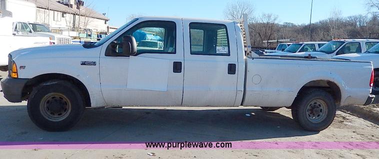 image for item H1280 2000 Ford F250 Super Duty Crew Cab pickup truck