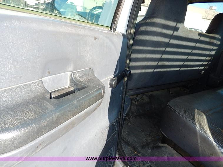 image for item H1280 2000 Ford F250 Super Duty Crew Cab pickup truck