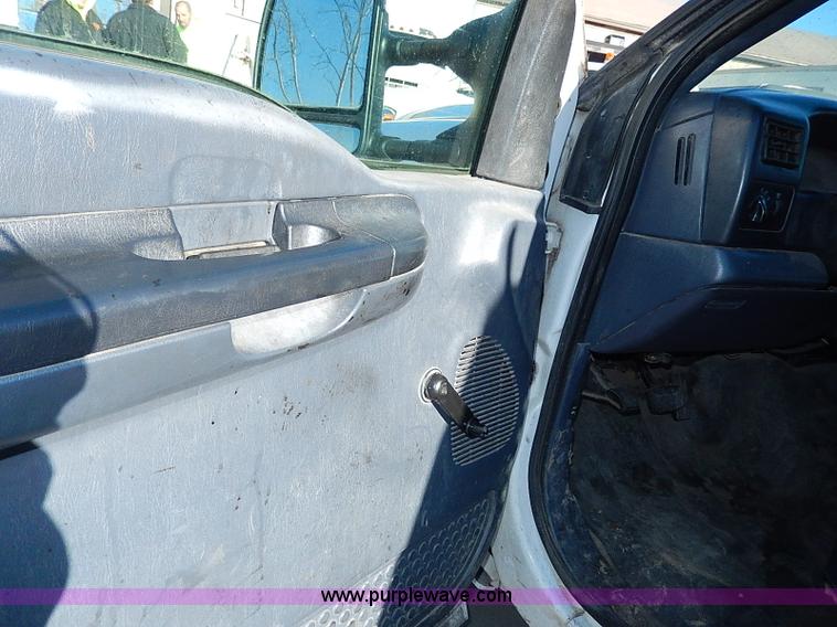 image for item H1280 2000 Ford F250 Super Duty Crew Cab pickup truck