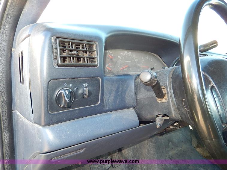 image for item H1280 2000 Ford F250 Super Duty Crew Cab pickup truck