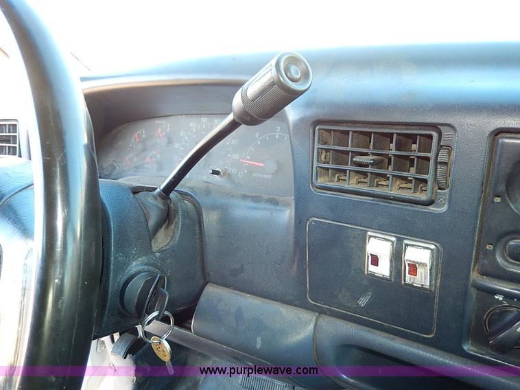 image for item H1280 2000 Ford F250 Super Duty Crew Cab pickup truck