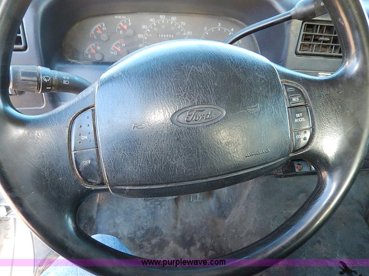 image for item H1280 2000 Ford F250 Super Duty Crew Cab pickup truck