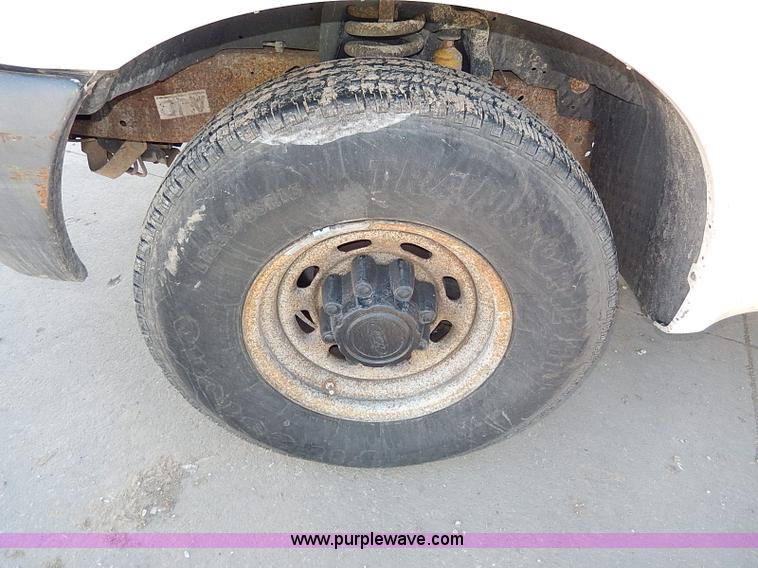 image for item H1280 2000 Ford F250 Super Duty Crew Cab pickup truck