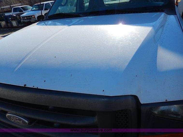 image for item H1280 2000 Ford F250 Super Duty Crew Cab pickup truck