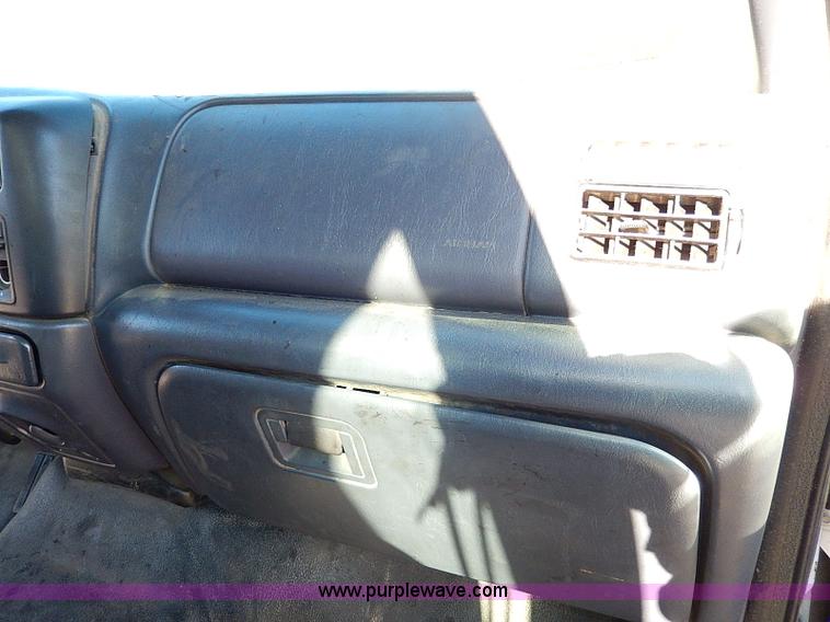 image for item H1280 2000 Ford F250 Super Duty Crew Cab pickup truck