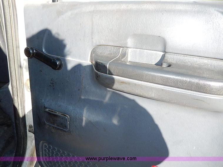 image for item H1280 2000 Ford F250 Super Duty Crew Cab pickup truck