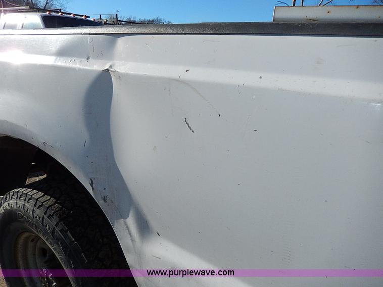 image for item H1280 2000 Ford F250 Super Duty Crew Cab pickup truck