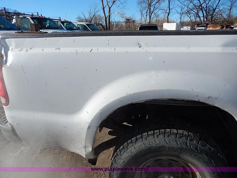 image for item H1280 2000 Ford F250 Super Duty Crew Cab pickup truck