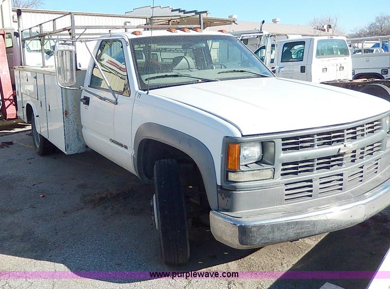 image for item H1282 2001 Chevrolet 3500 HD utility truck