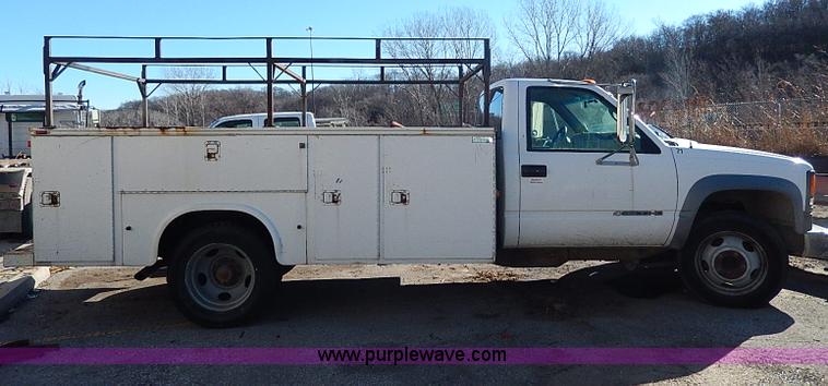 image for item H1282 2001 Chevrolet 3500 HD utility truck