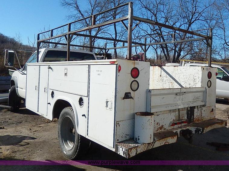 image for item H1282 2001 Chevrolet 3500 HD utility truck
