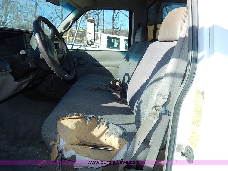 image for item H1282 2001 Chevrolet 3500 HD utility truck