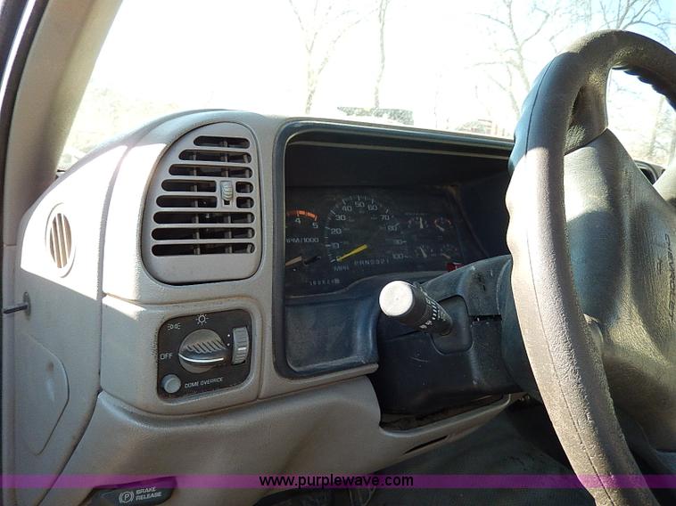 image for item H1282 2001 Chevrolet 3500 HD utility truck