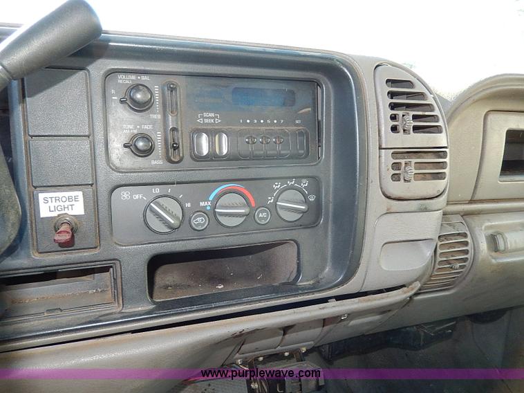 image for item H1282 2001 Chevrolet 3500 HD utility truck