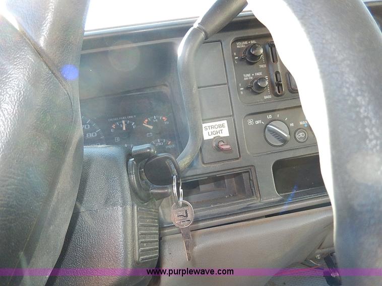 image for item H1282 2001 Chevrolet 3500 HD utility truck