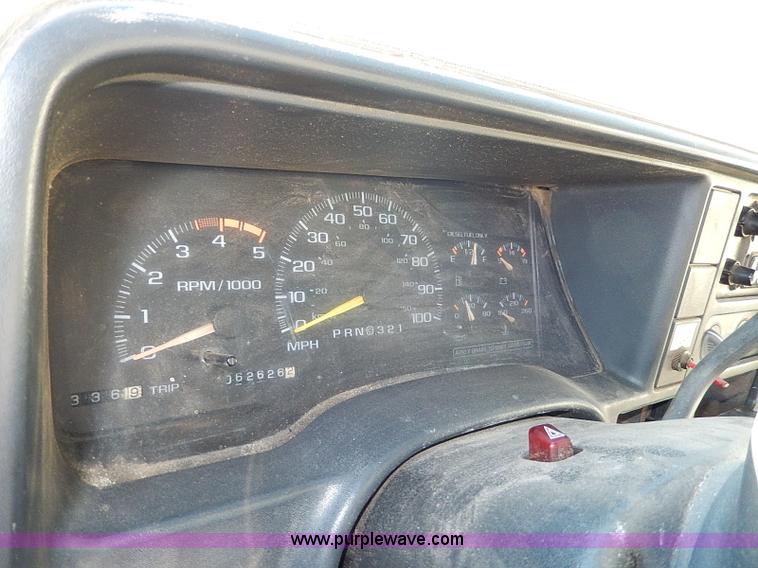 image for item H1282 2001 Chevrolet 3500 HD utility truck