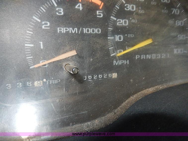 image for item H1282 2001 Chevrolet 3500 HD utility truck