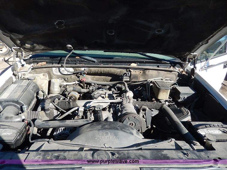 image for item H1282 2001 Chevrolet 3500 HD utility truck