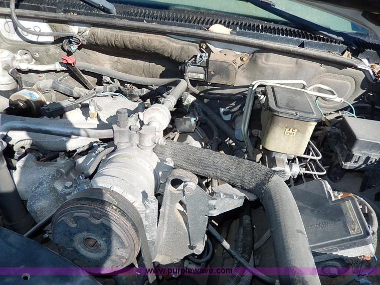 image for item H1282 2001 Chevrolet 3500 HD utility truck