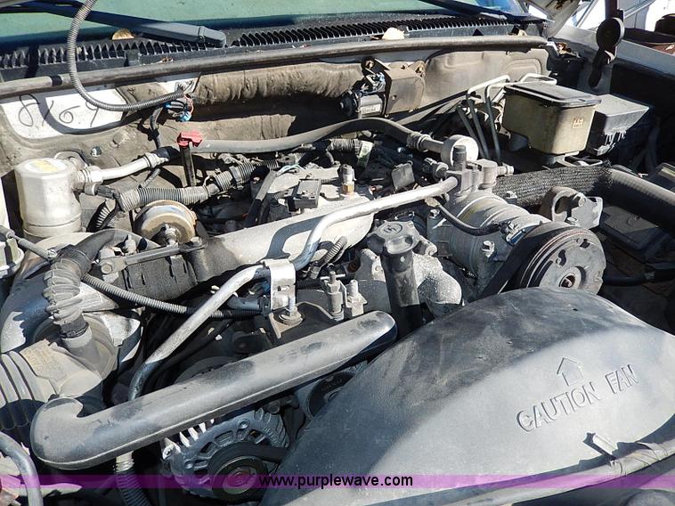 image for item H1282 2001 Chevrolet 3500 HD utility truck