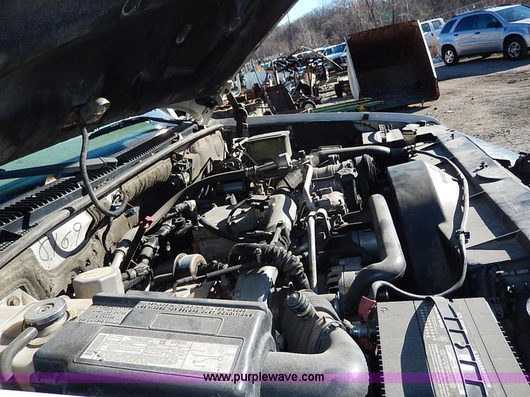 image for item H1282 2001 Chevrolet 3500 HD utility truck