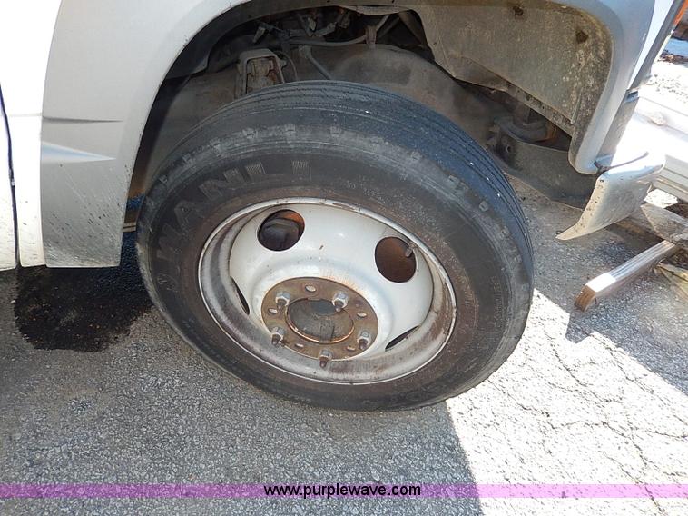 image for item H1282 2001 Chevrolet 3500 HD utility truck