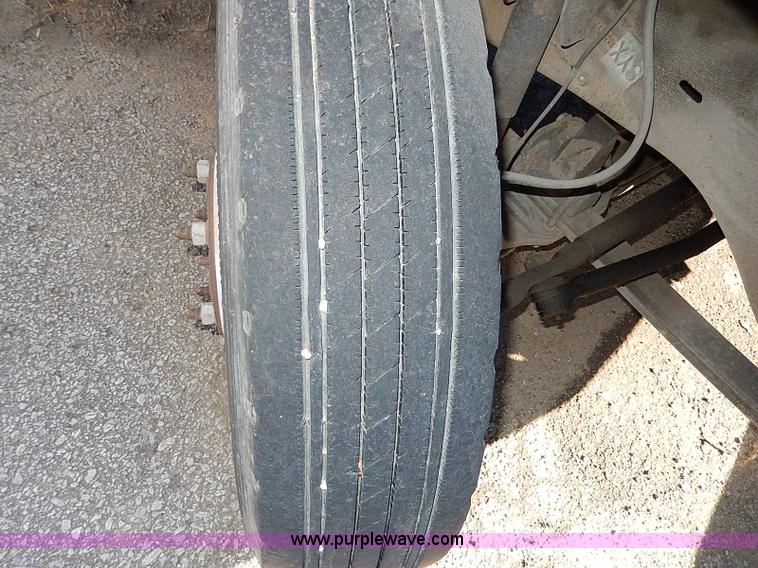 image for item H1282 2001 Chevrolet 3500 HD utility truck