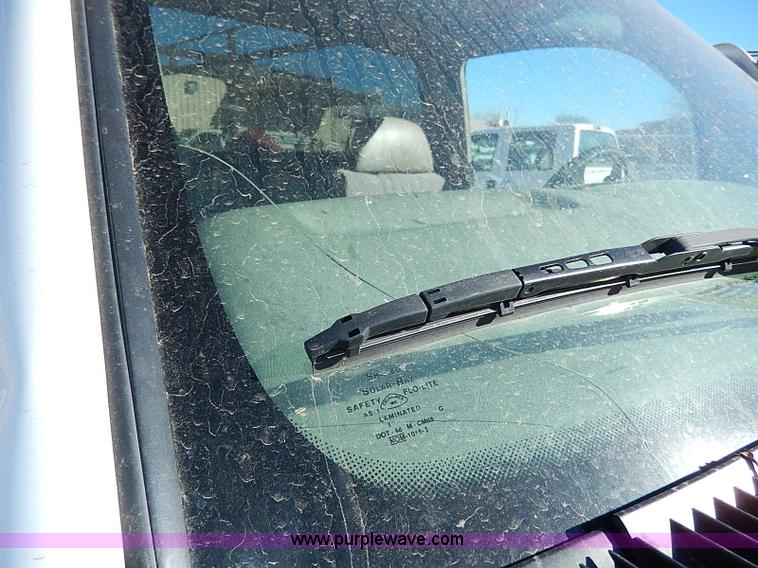 image for item H1282 2001 Chevrolet 3500 HD utility truck