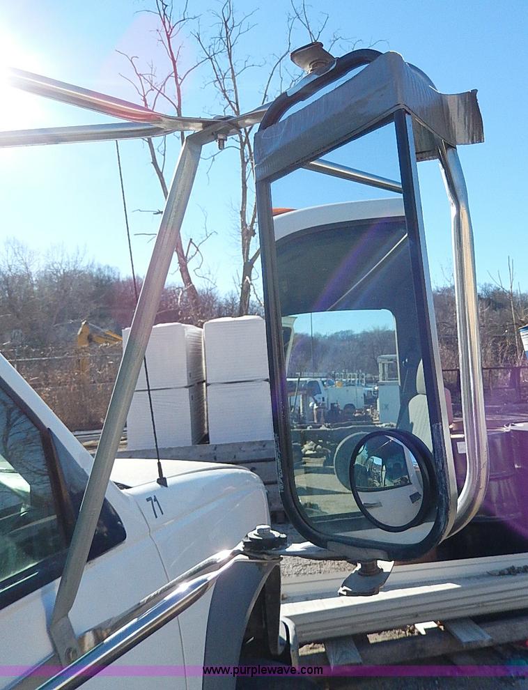 image for item H1282 2001 Chevrolet 3500 HD utility truck