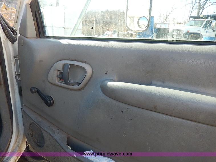 image for item H1282 2001 Chevrolet 3500 HD utility truck