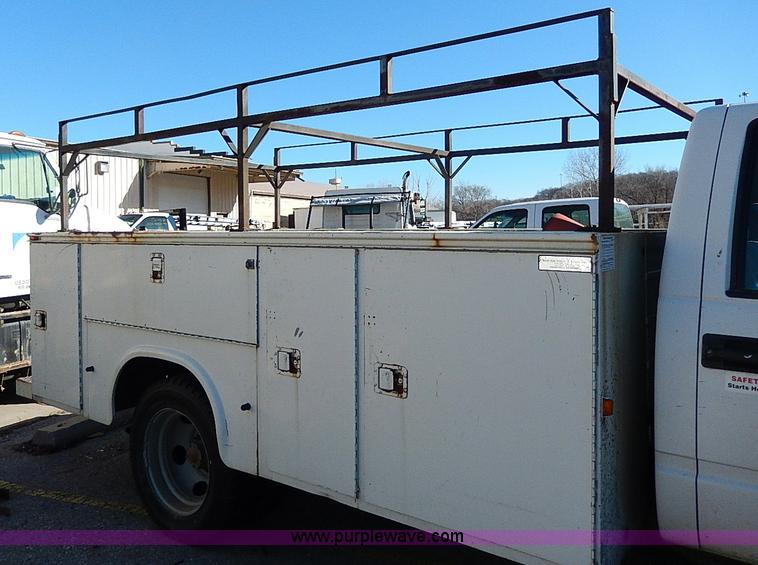 image for item H1282 2001 Chevrolet 3500 HD utility truck