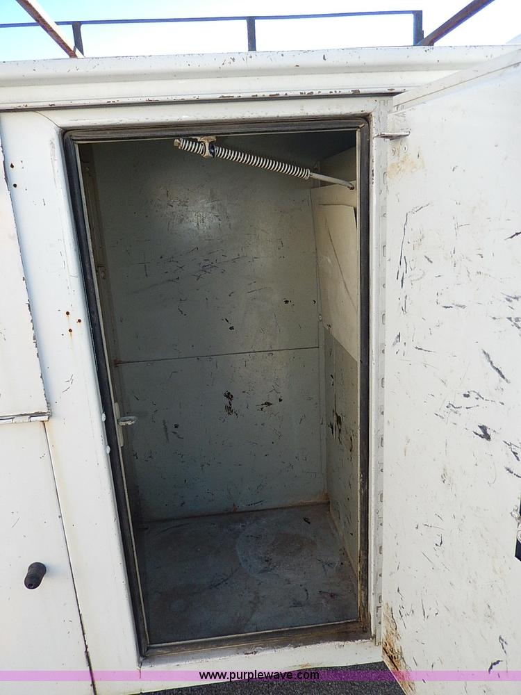 image for item H1282 2001 Chevrolet 3500 HD utility truck