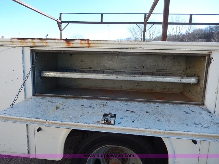 image for item H1282 2001 Chevrolet 3500 HD utility truck