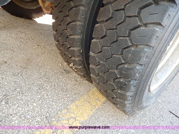 image for item H1282 2001 Chevrolet 3500 HD utility truck