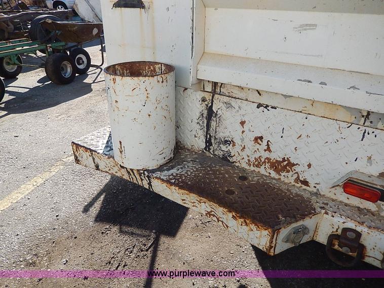 image for item H1282 2001 Chevrolet 3500 HD utility truck