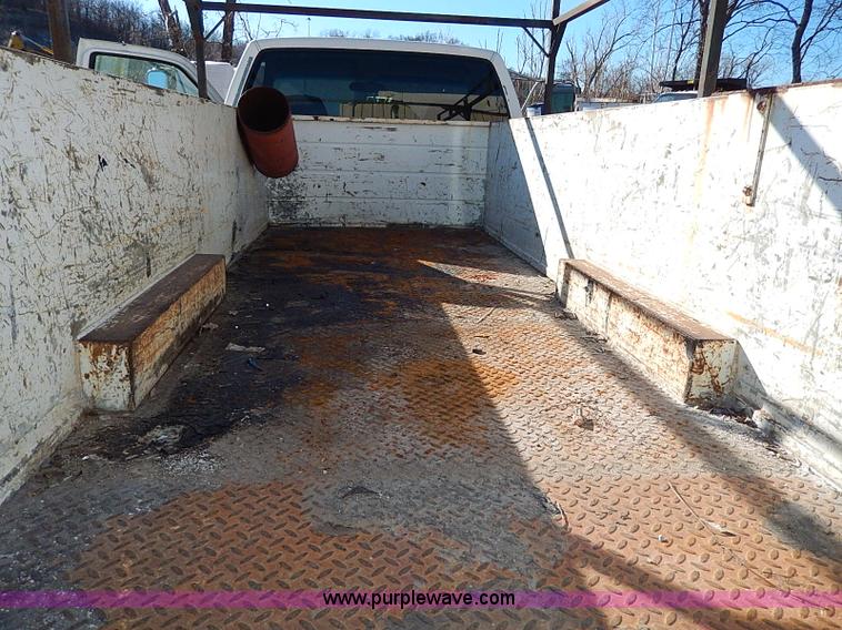 image for item H1282 2001 Chevrolet 3500 HD utility truck