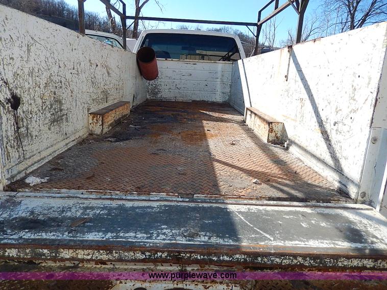 image for item H1282 2001 Chevrolet 3500 HD utility truck