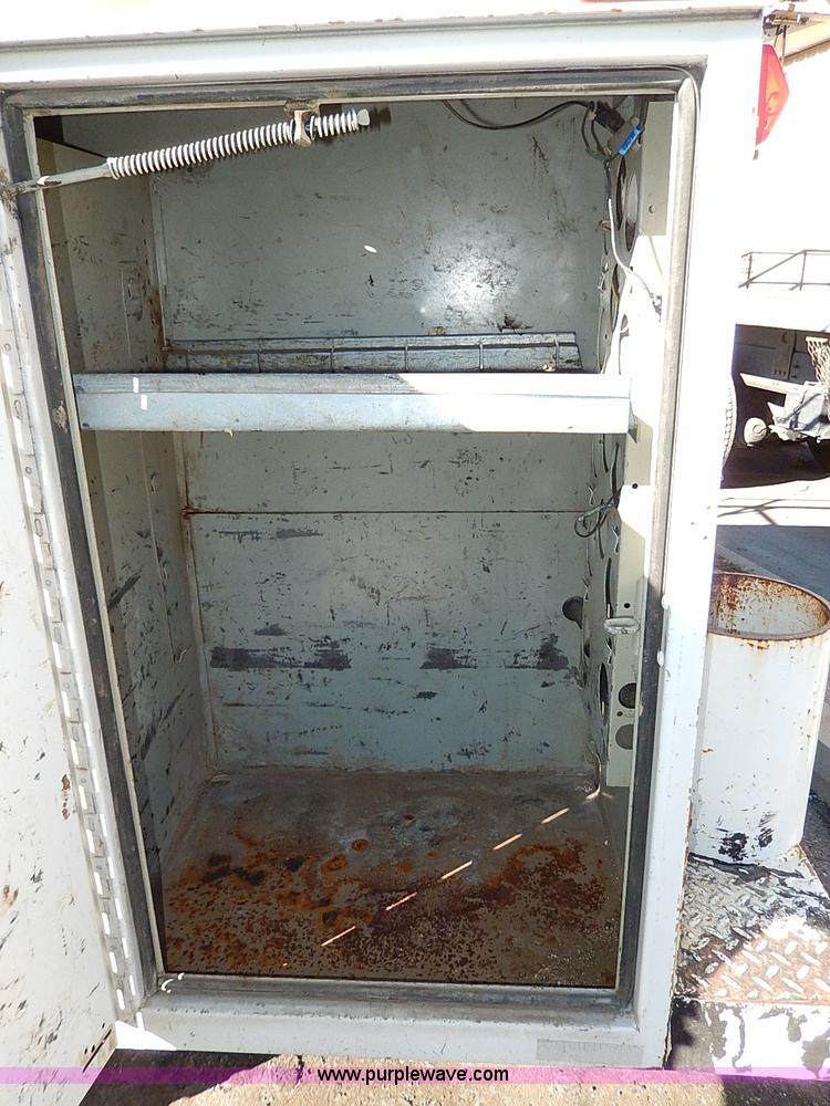 image for item H1282 2001 Chevrolet 3500 HD utility truck