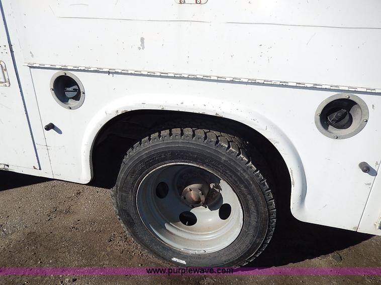 image for item H1282 2001 Chevrolet 3500 HD utility truck