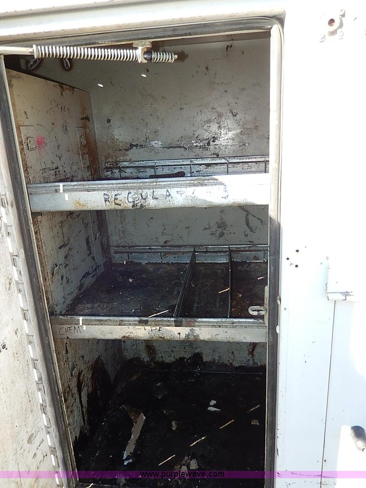 image for item H1282 2001 Chevrolet 3500 HD utility truck