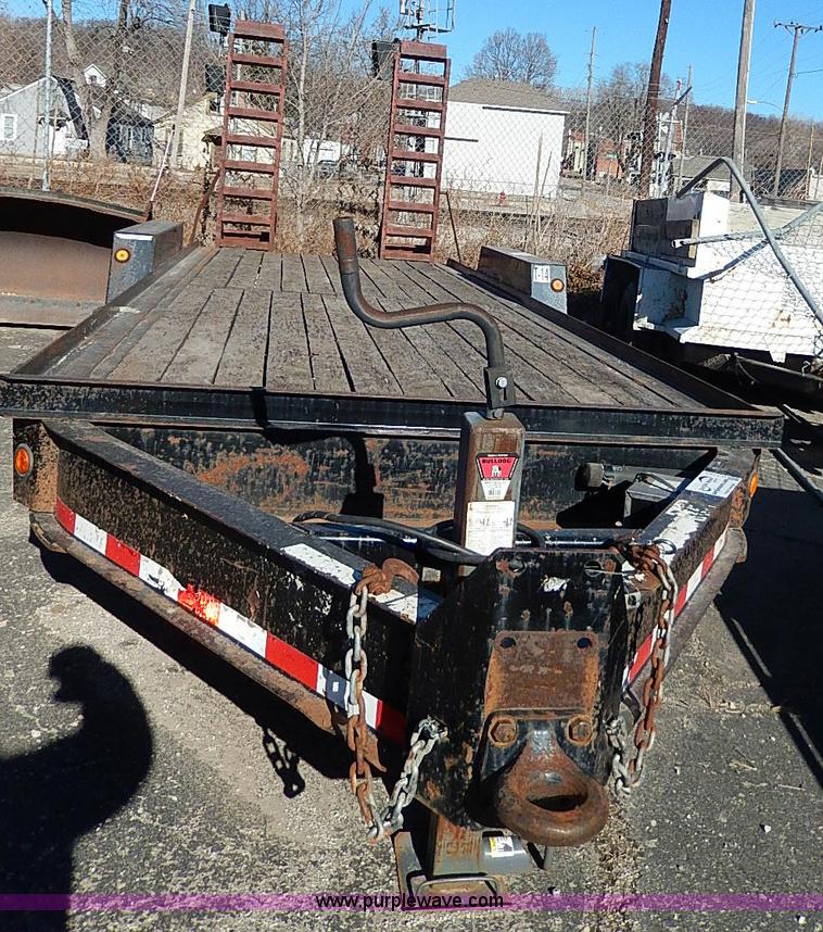 image for item H1283 2003 Towmaster T14DP trailer