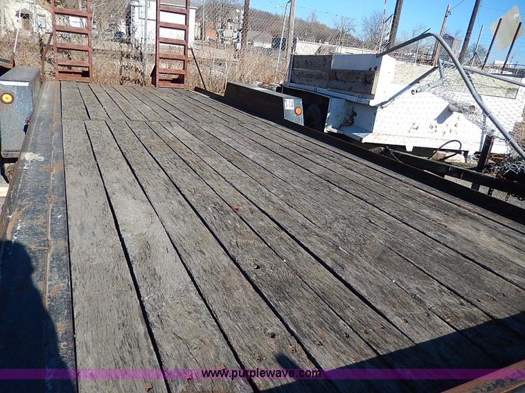 image for item H1283 2003 Towmaster T14DP trailer