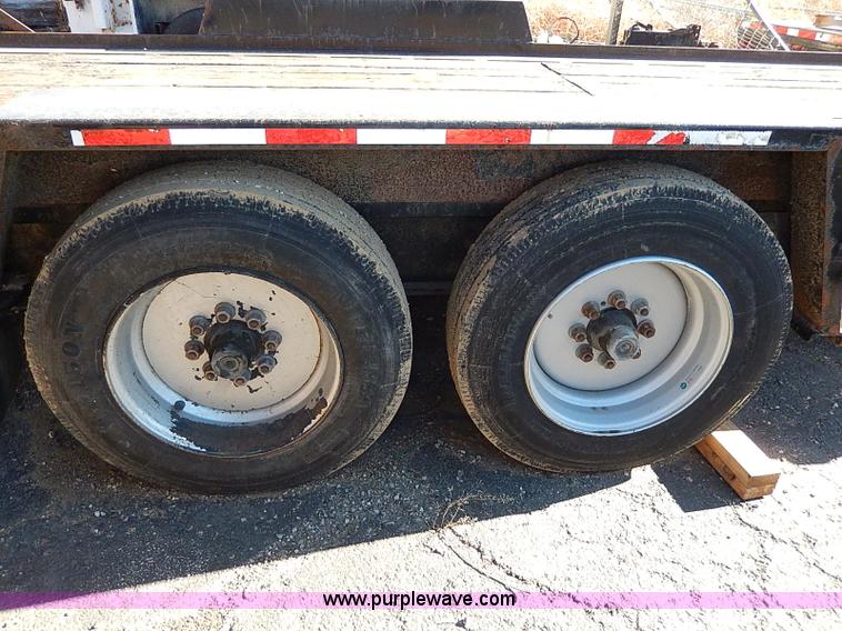 image for item H1283 2003 Towmaster T14DP trailer