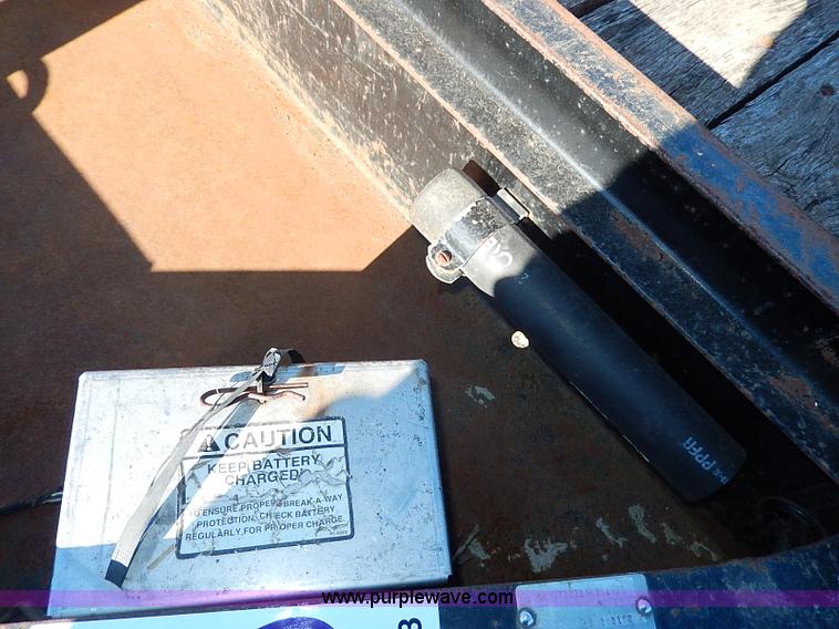 image for item H1283 2003 Towmaster T14DP trailer