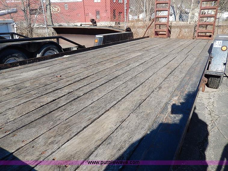 image for item H1283 2003 Towmaster T14DP trailer